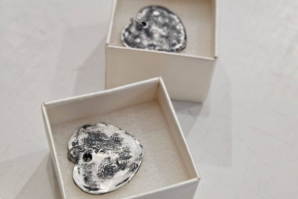 Stwórz srebrną zawieszkę z liniami papilarnymi