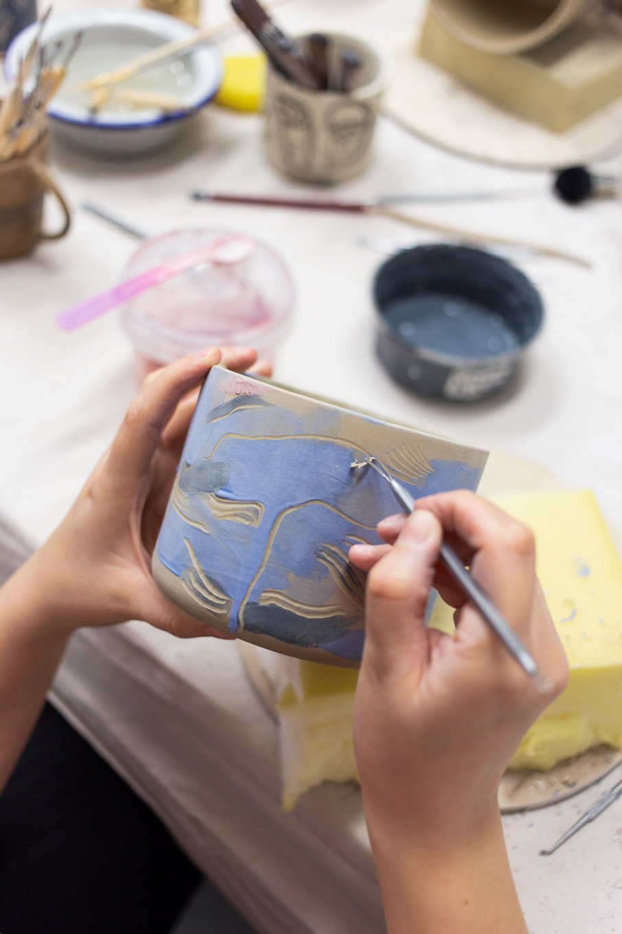 14warsztaty-ceramiczne-warszawa-integracyjne-ceramika-gabi-strama-sgraffito-1-4